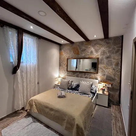 Knox Center 스플리트