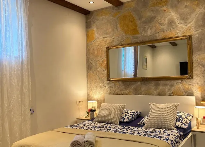 Knox Center 스플리트