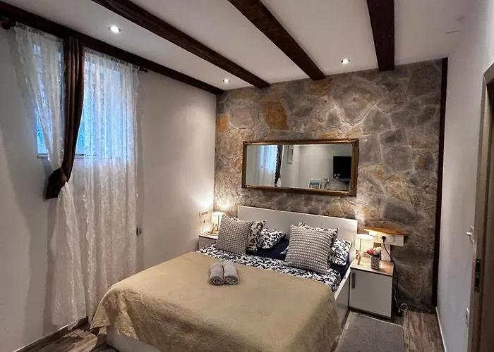 Knox Center 스플리트