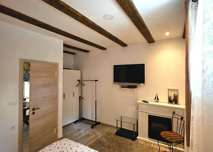 아파트 Knox Center