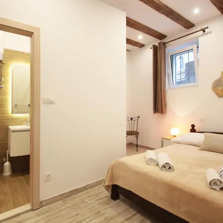 Knox Center Apartman